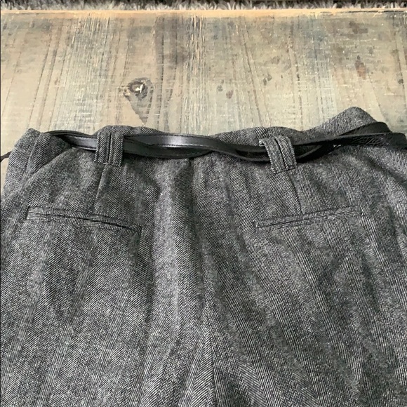 SHORTS - Picture 3 of 4